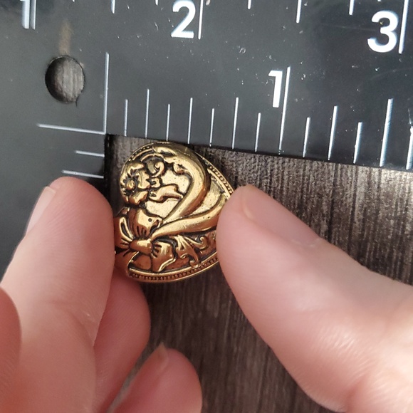 Victorian Gloss Gold Tone Heart Button P408 - Picture 3 of 3